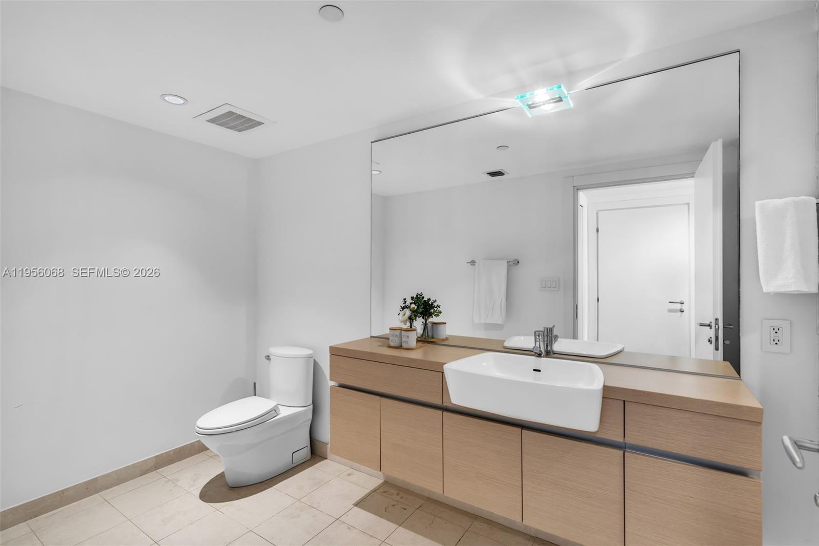 200 Biscayne Boulevard Way #506, Miami FL 33131