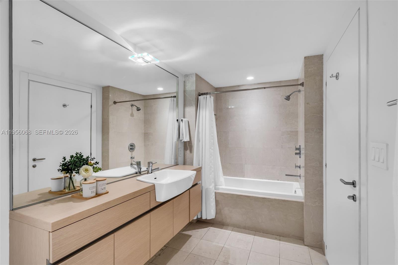 200 Biscayne Boulevard Way #506, Miami FL 33131