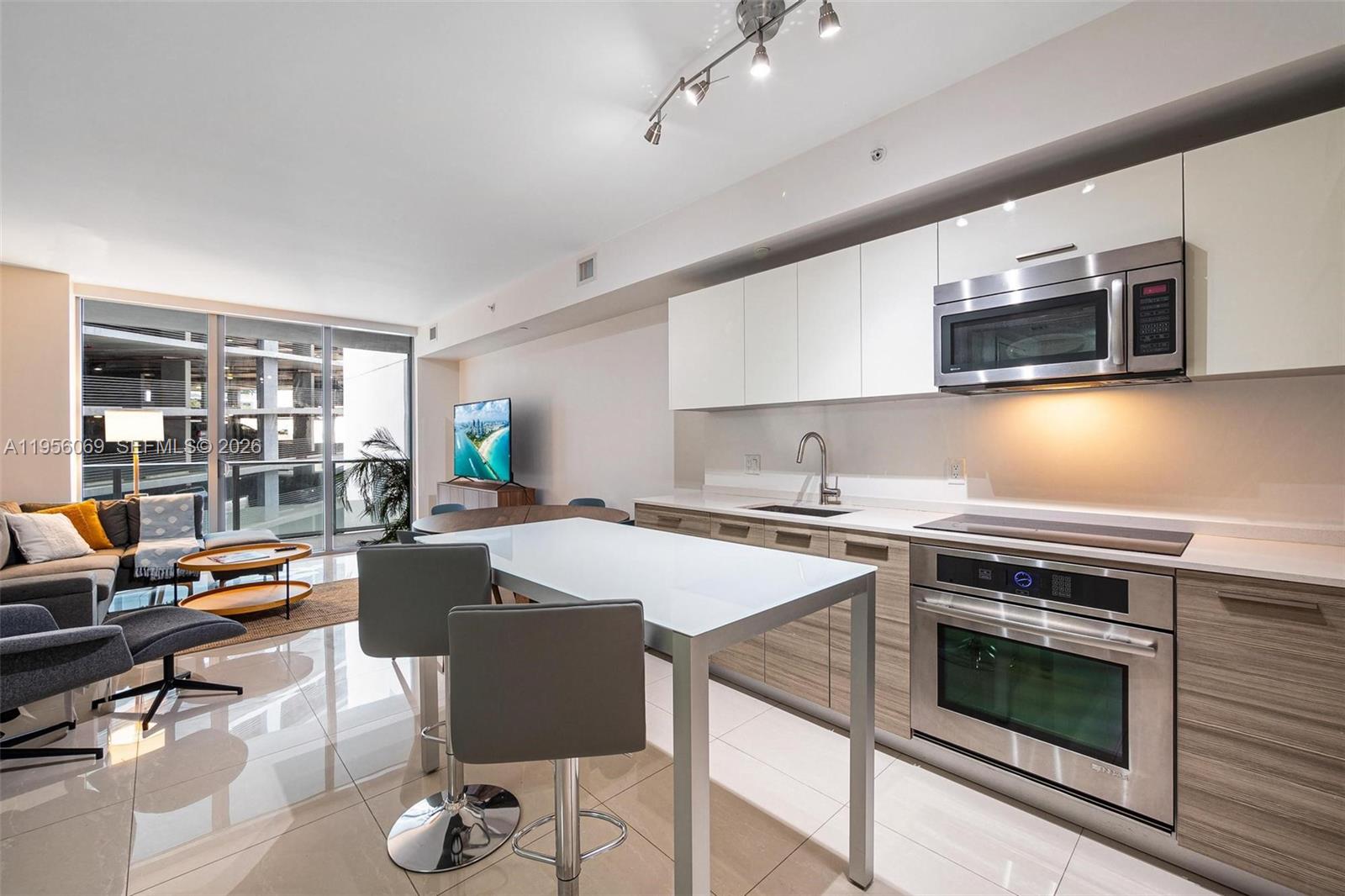 1300 Brickell Bay Dr #700, Miami FL 33131