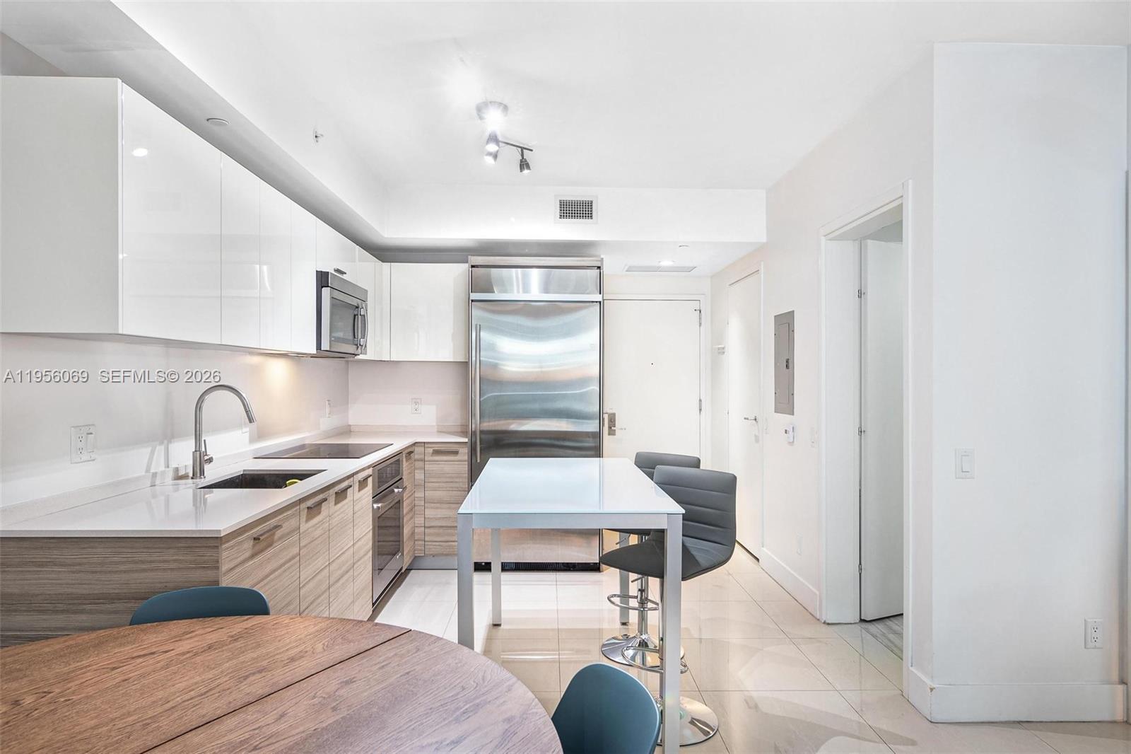 1300 Brickell Bay Dr #700, Miami FL 33131