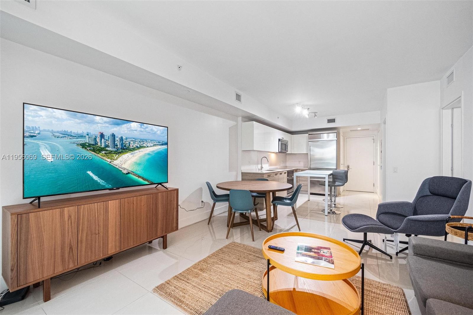 1300 Brickell Bay Dr #700, Miami FL 33131