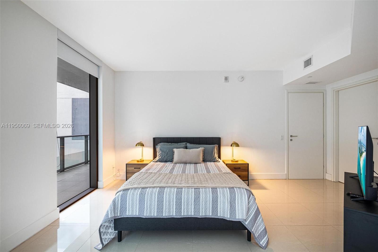 1300 Brickell Bay Dr #700, Miami FL 33131