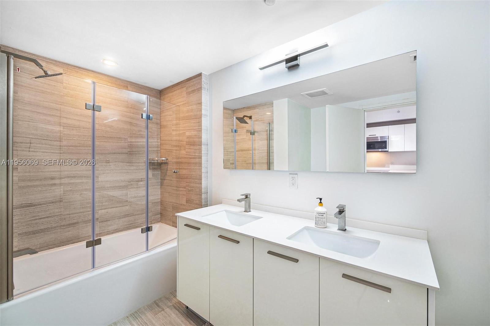 1300 Brickell Bay Dr #700, Miami FL 33131