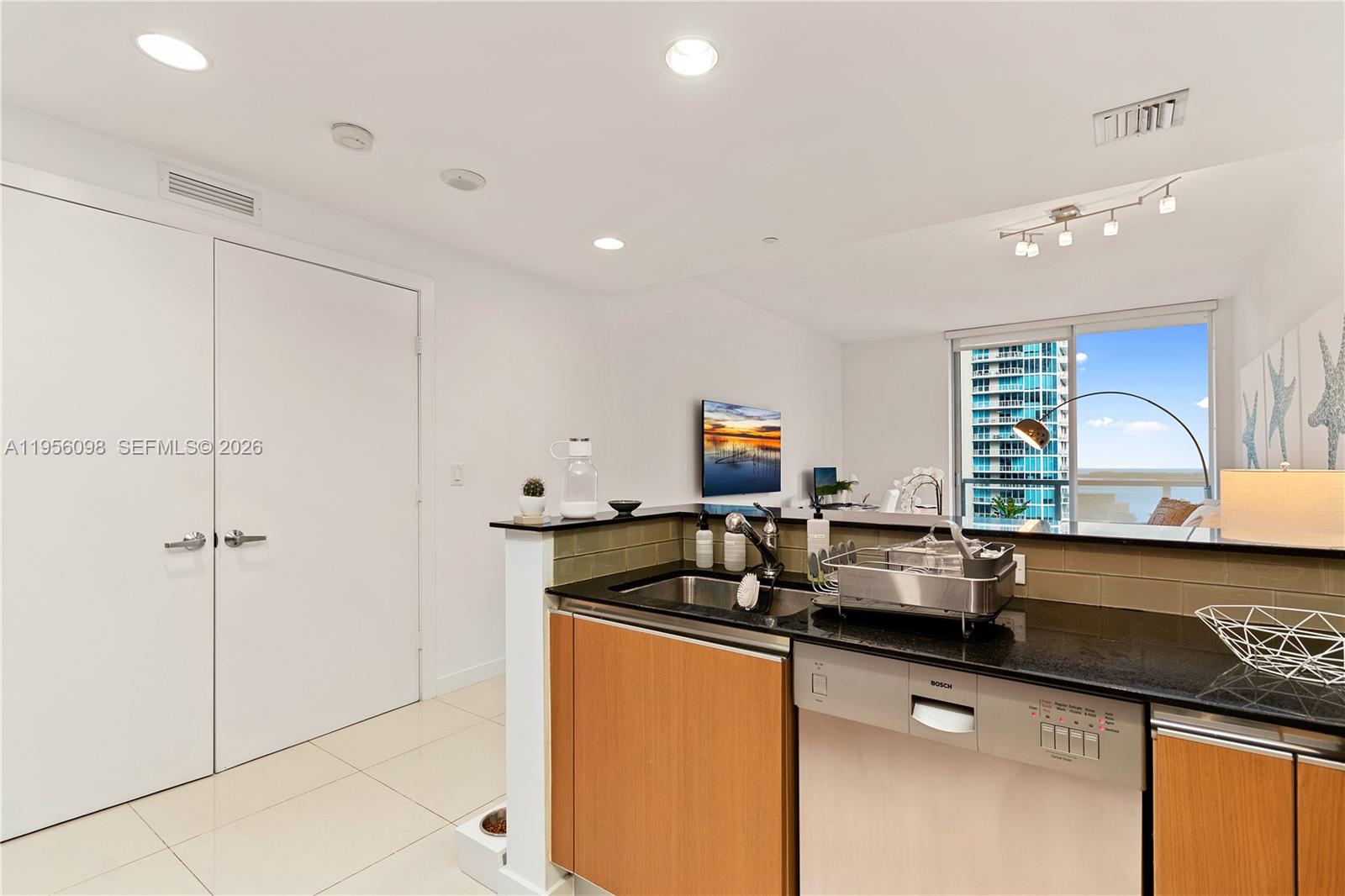 1060 Brickell Ave #2207, Miami FL 33131