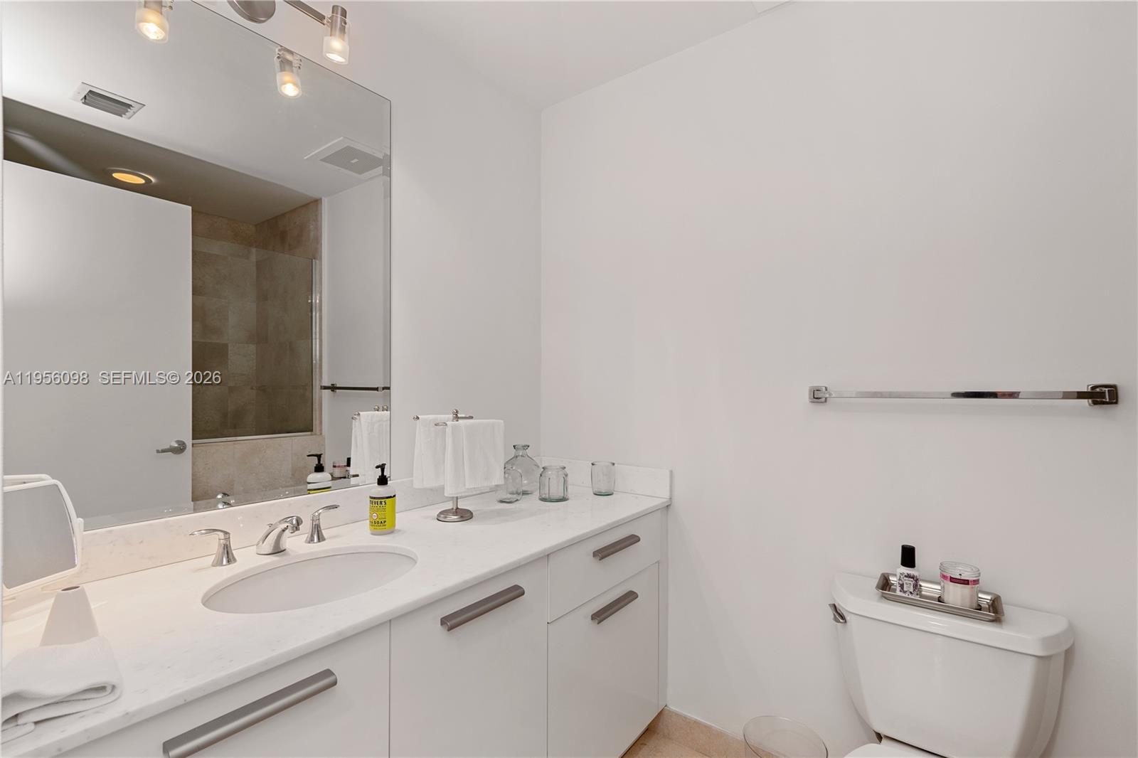 1060 Brickell Ave #2207, Miami FL 33131