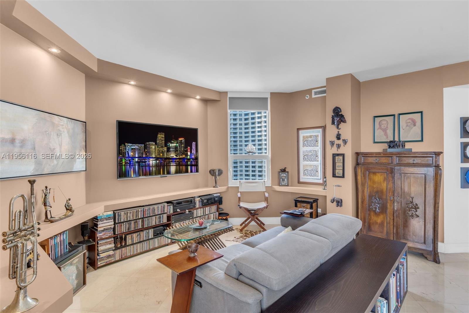 808 Brickell Key Dr #1808, Miami FL 33131