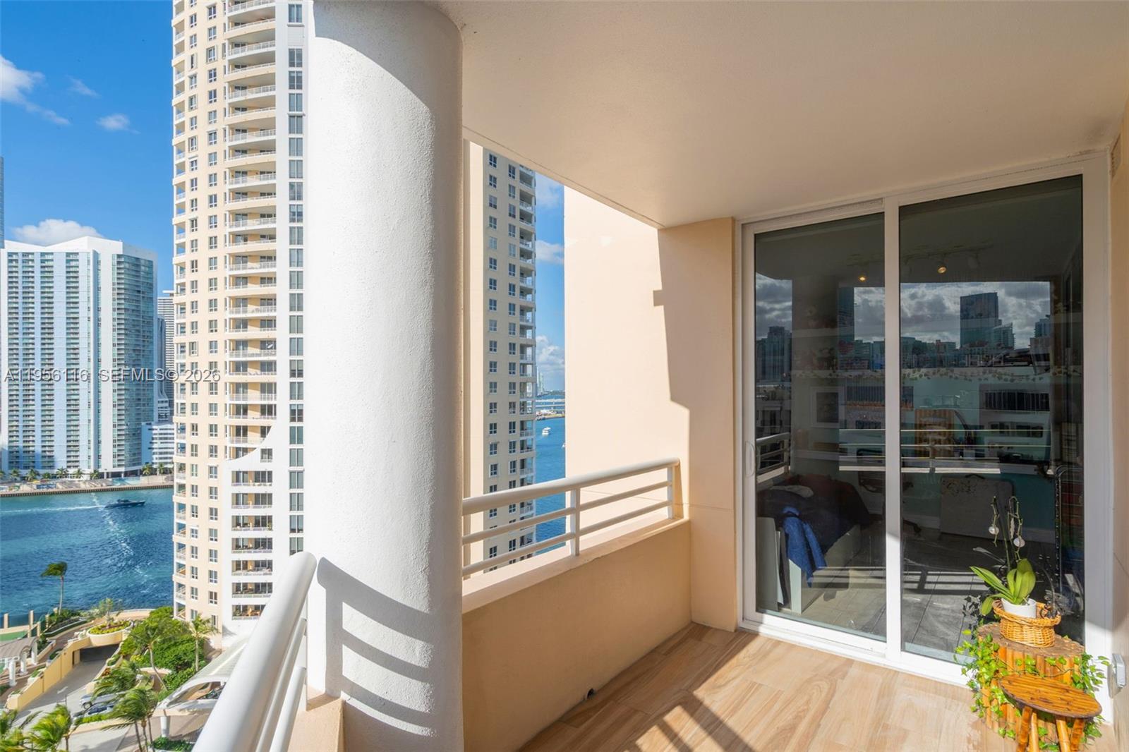 808 Brickell Key Dr #1808, Miami FL 33131