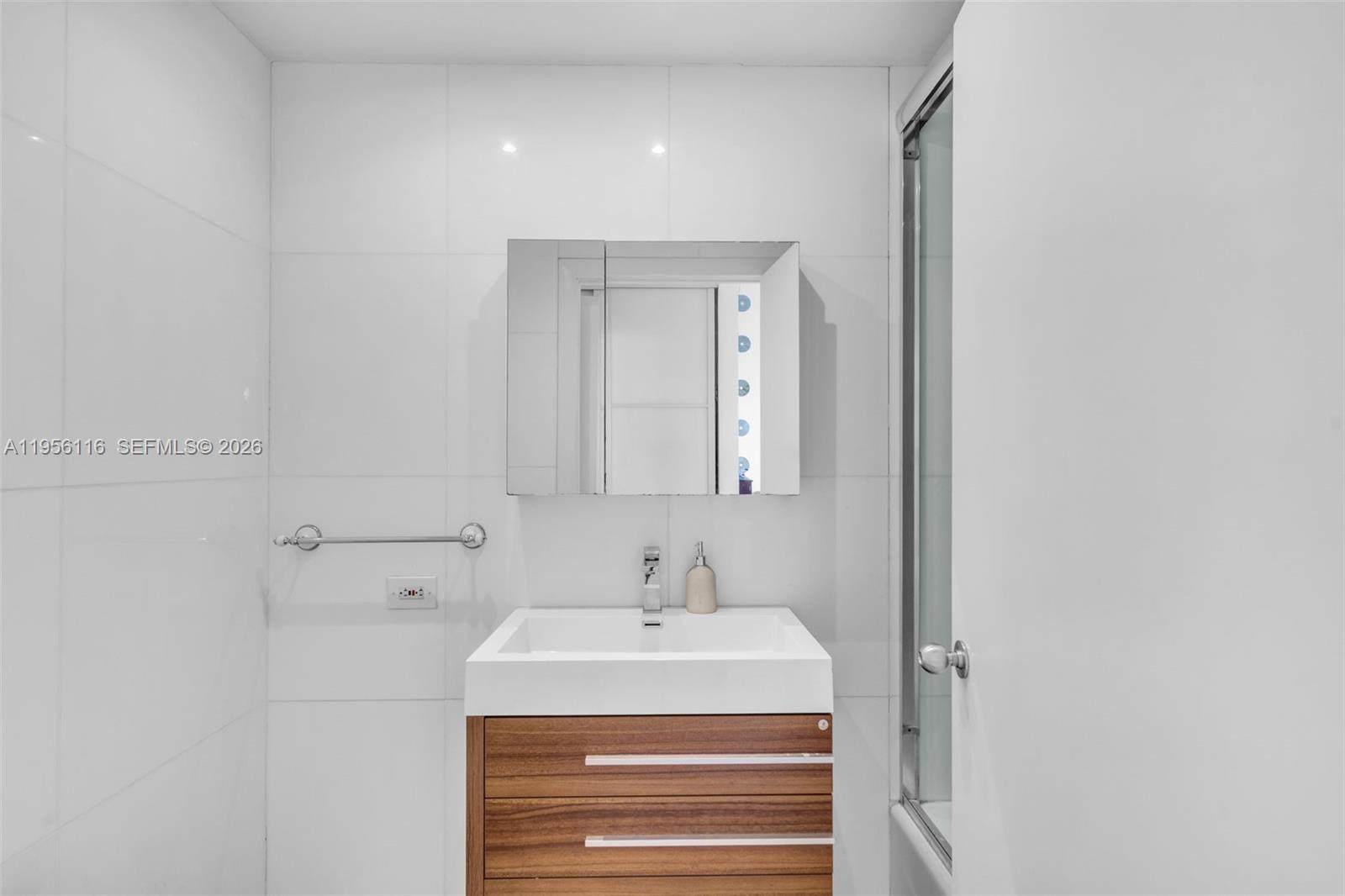 808 Brickell Key Dr #1808, Miami FL 33131
