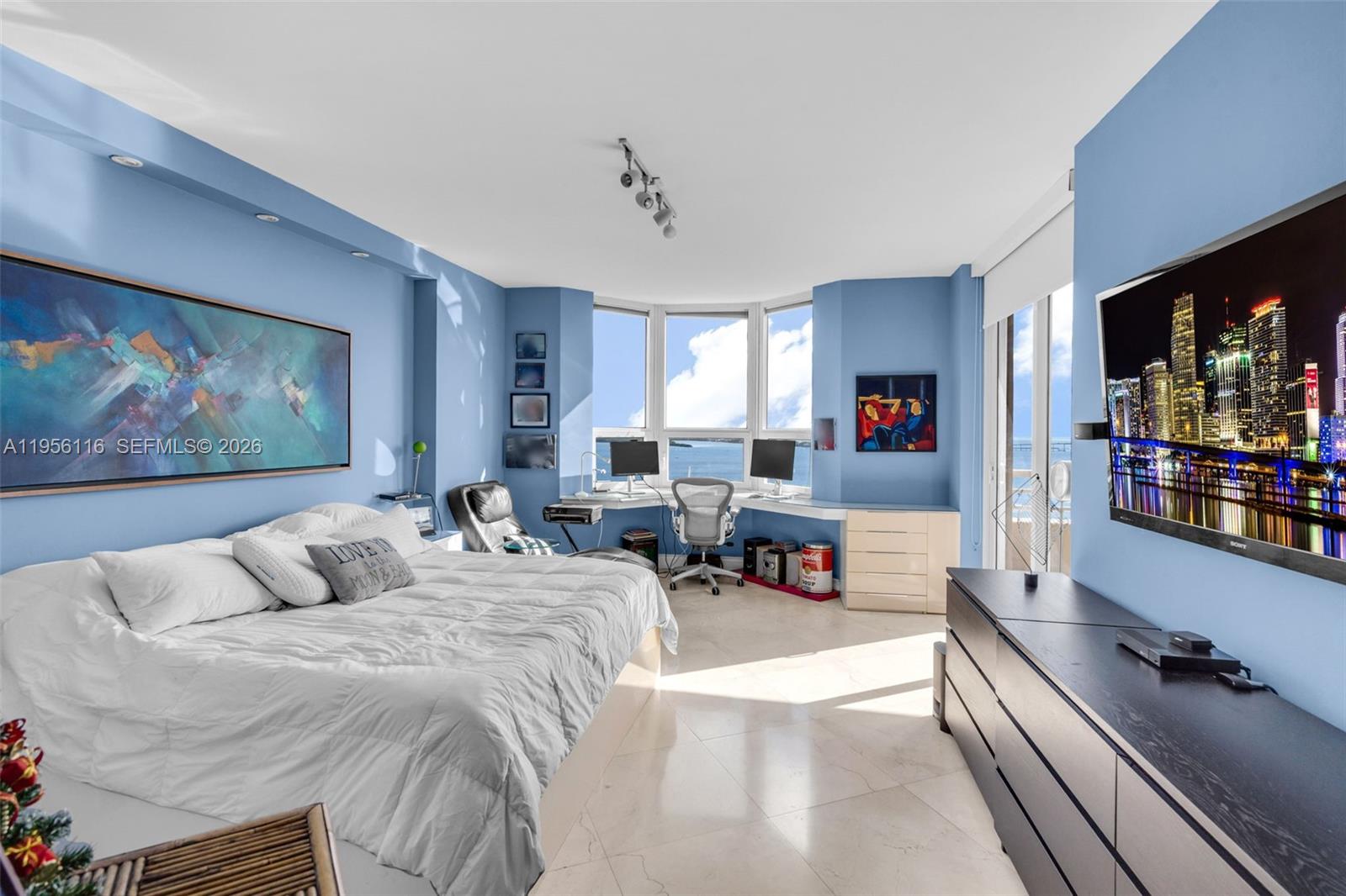 808 Brickell Key Dr #1808, Miami FL 33131