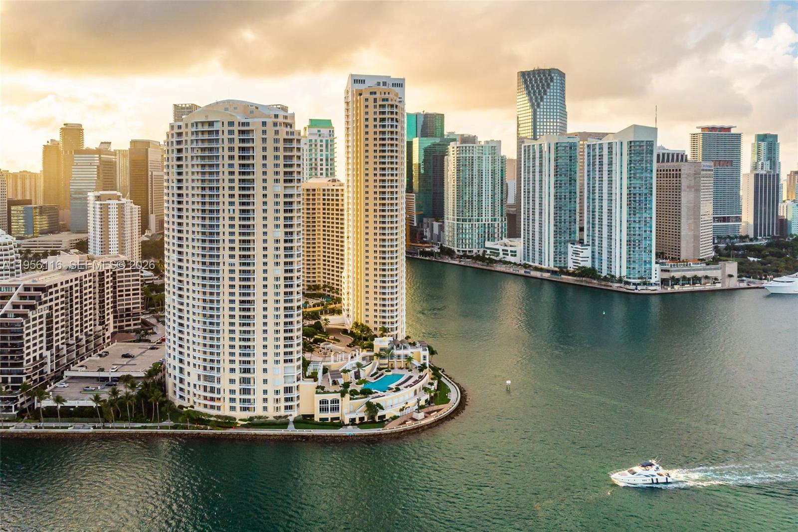 808 Brickell Key Dr #1808, Miami FL 33131