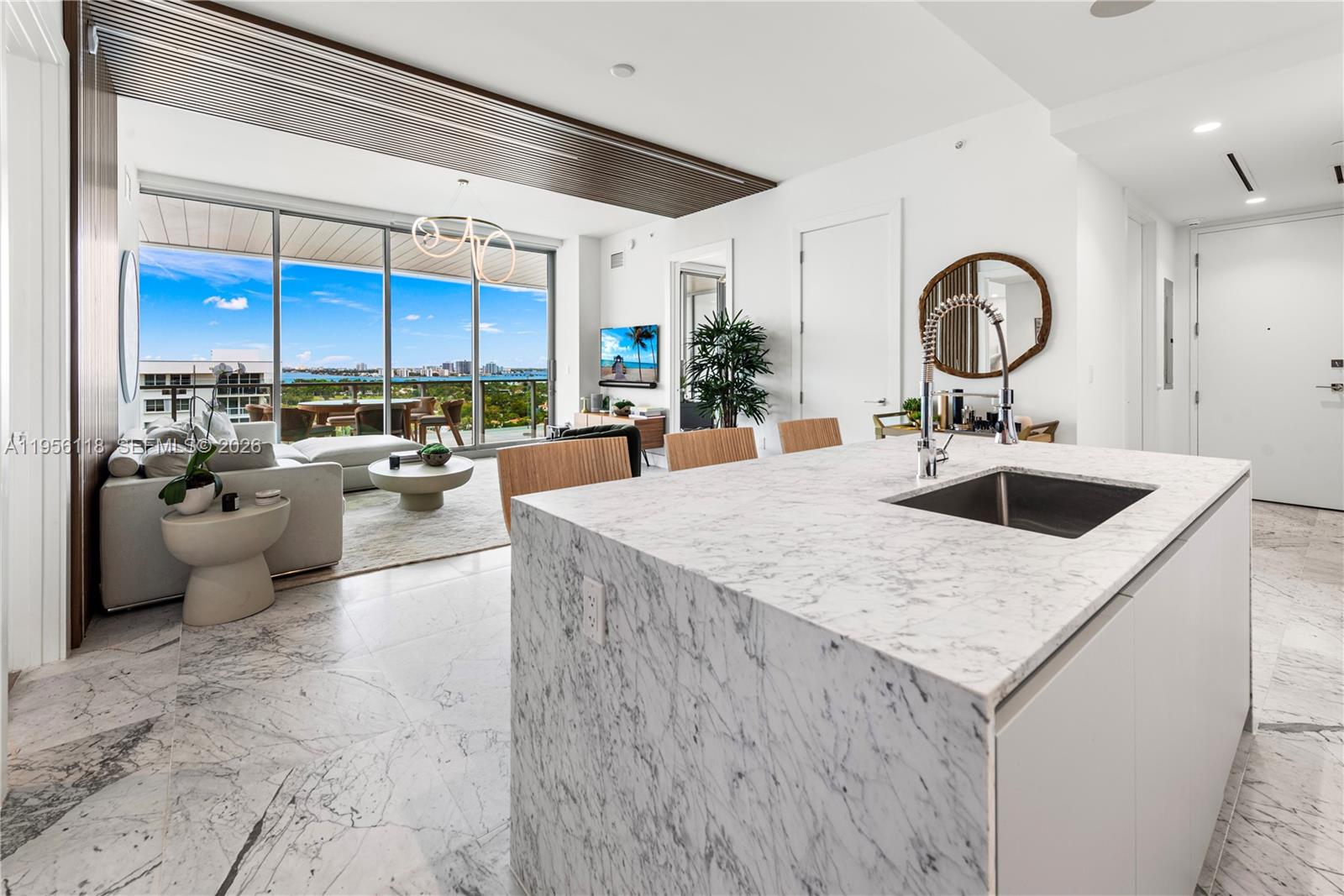 5775 Collins Ave #1405, Miami Beach FL 33140