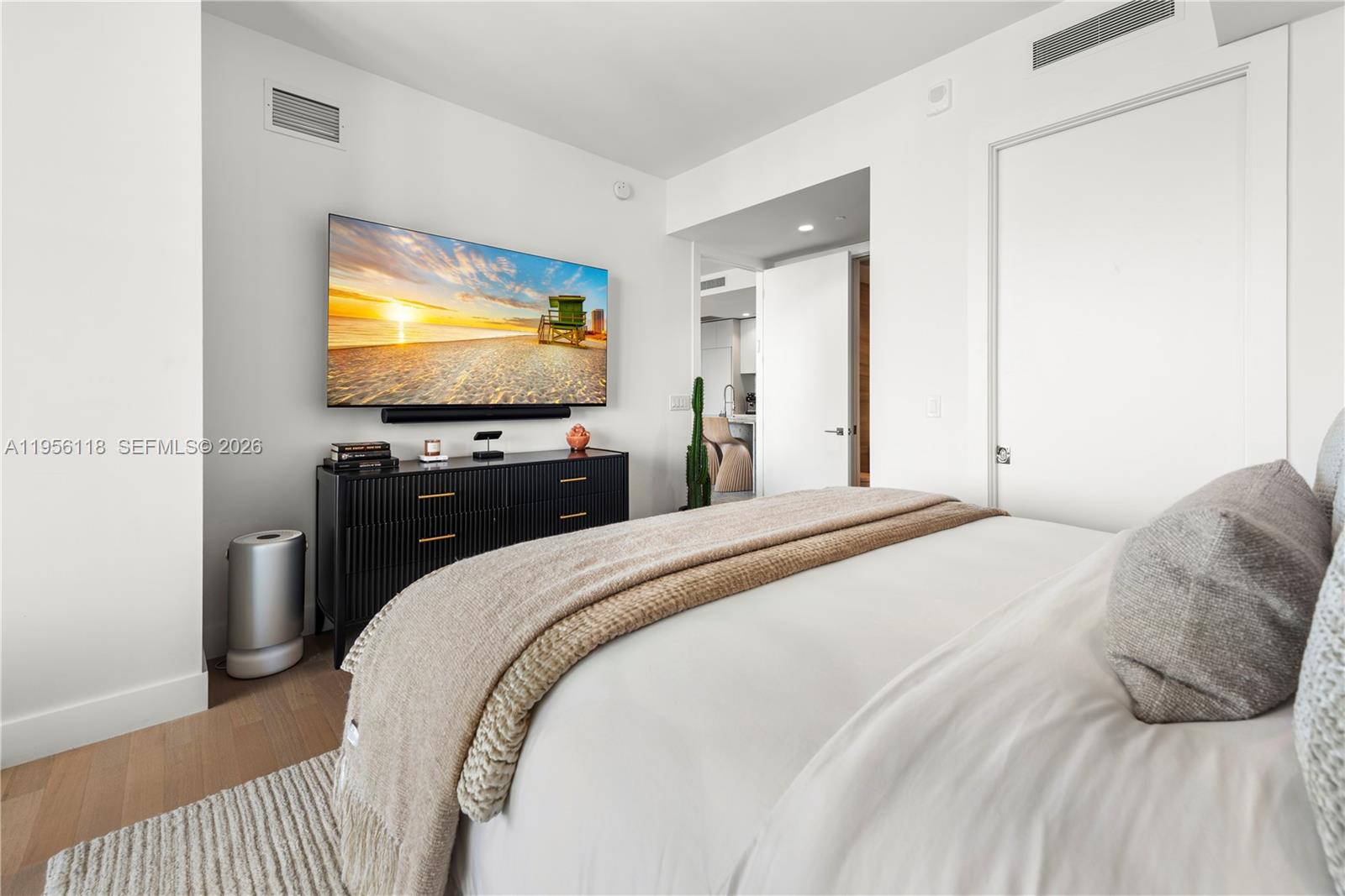 5775 Collins Ave #1405, Miami Beach FL 33140