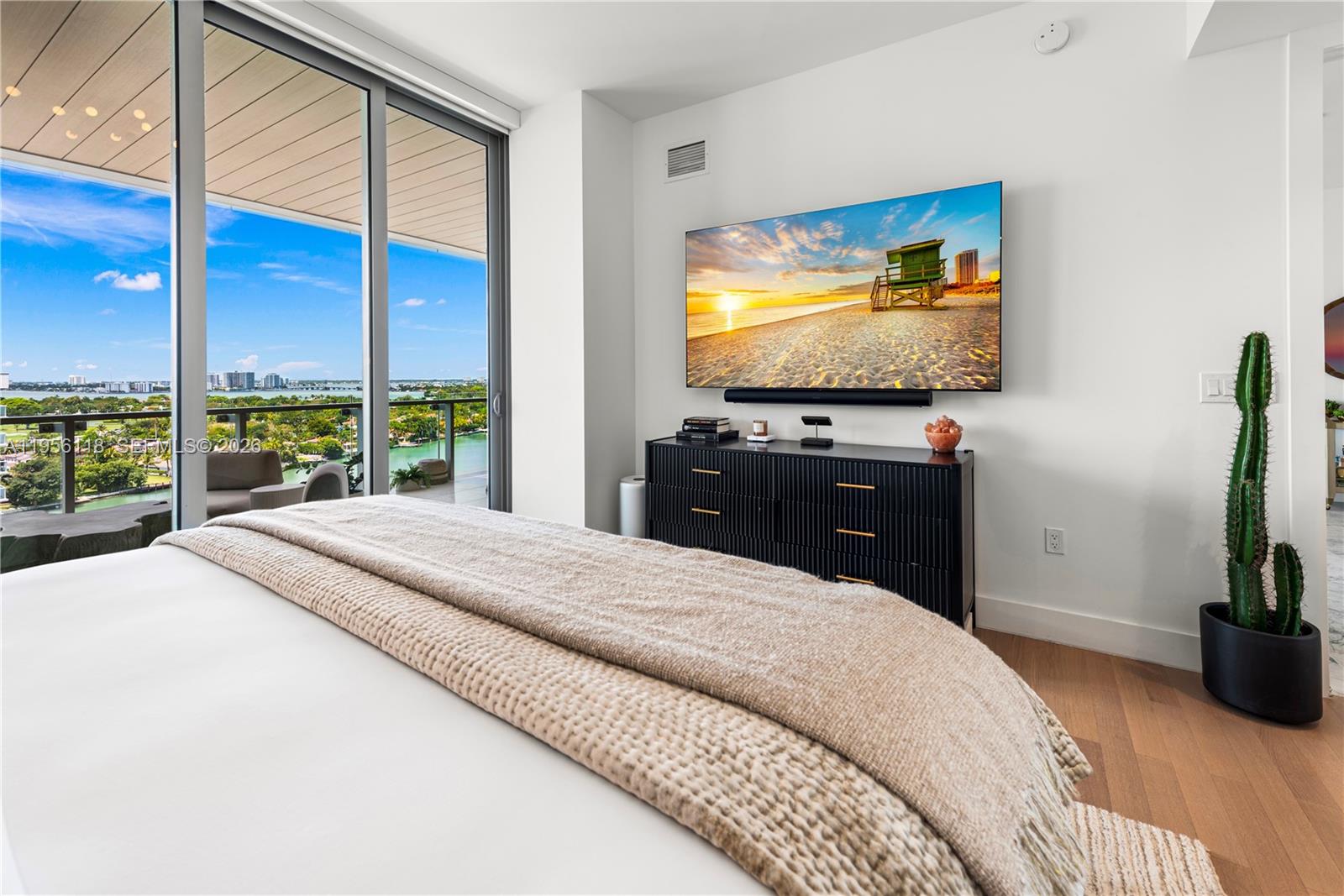 5775 Collins Ave #1405, Miami Beach FL 33140