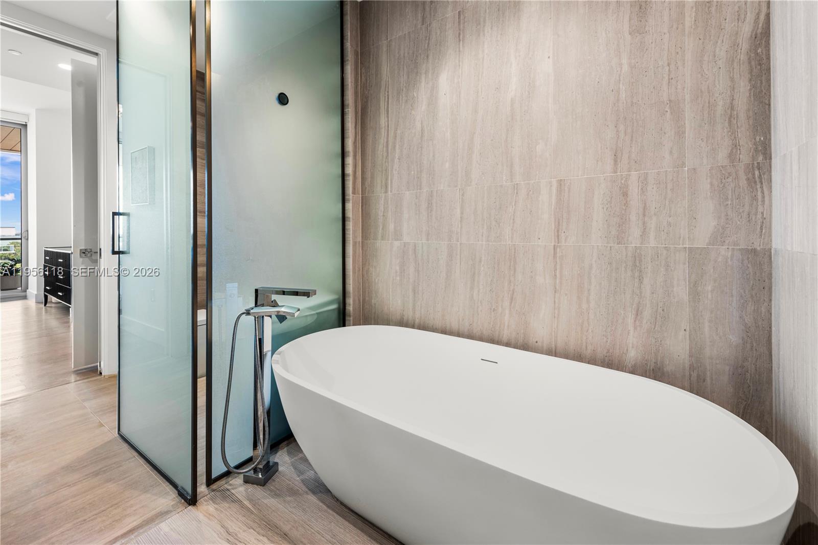 5775 Collins Ave #1405, Miami Beach FL 33140