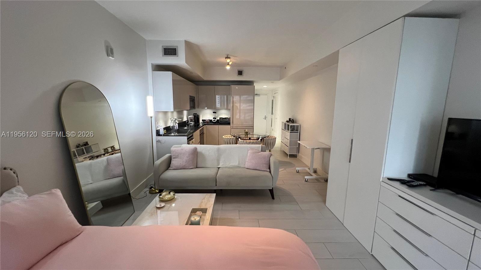 1010 Brickell Ave #1510, Miami FL 33131