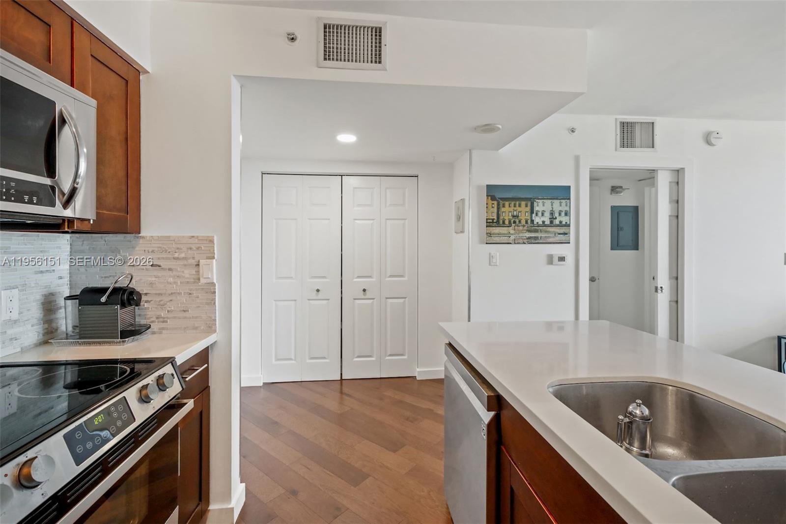 1155 Brickell Bay Dr #1806, Miami FL 33131