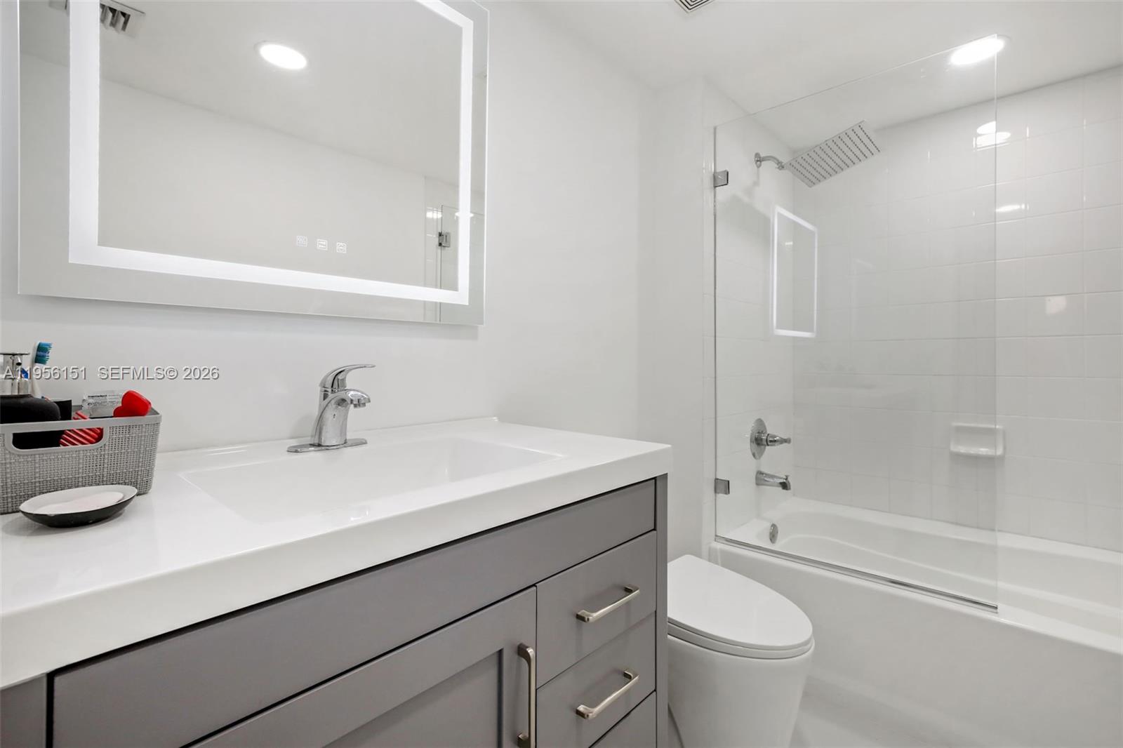 1155 Brickell Bay Dr #1806, Miami FL 33131