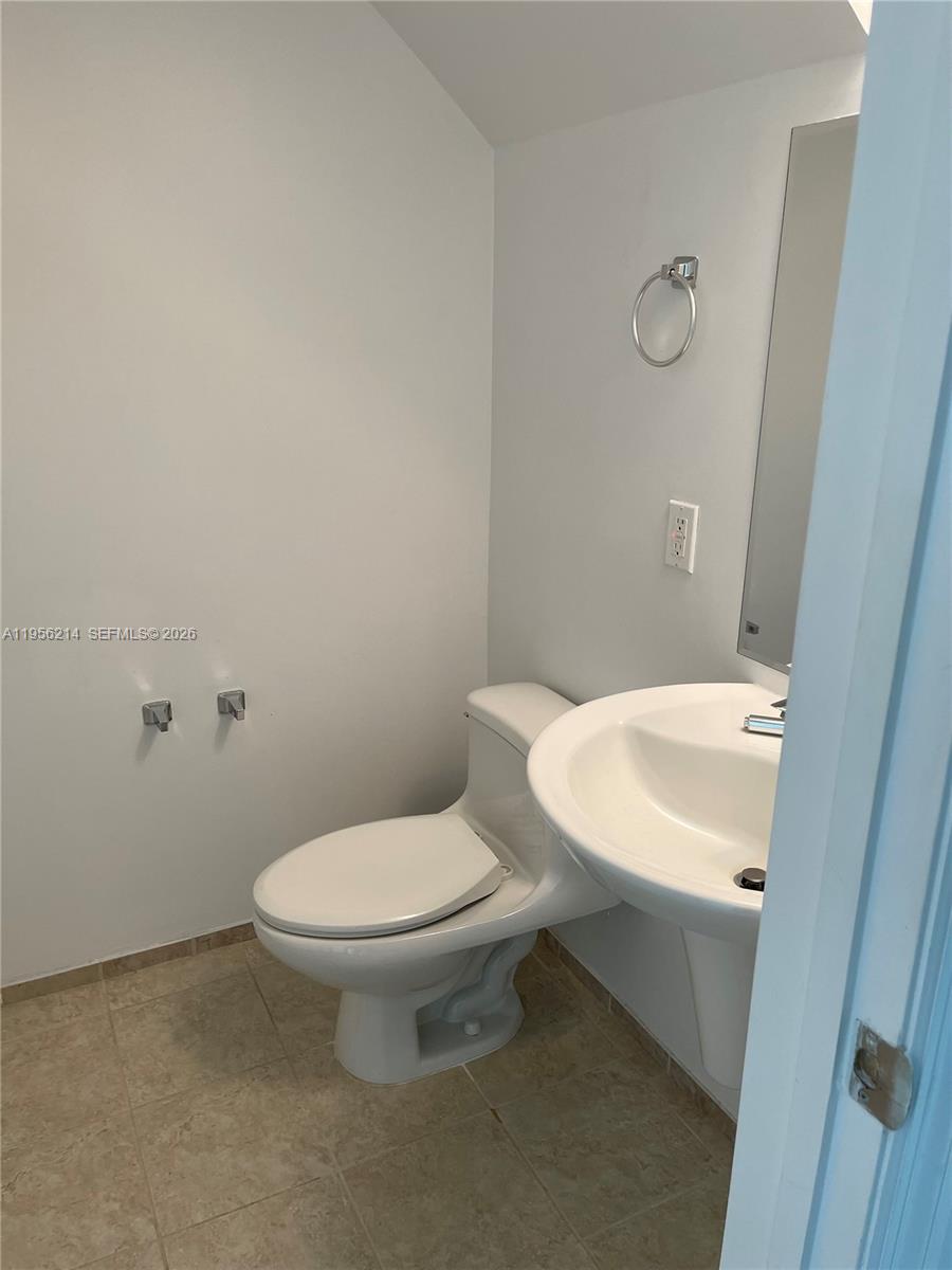 60 SW 13th St #2213, Miami FL 33130