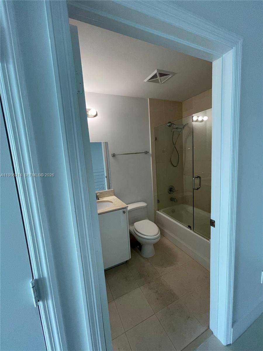 60 SW 13th St #2213, Miami FL 33130