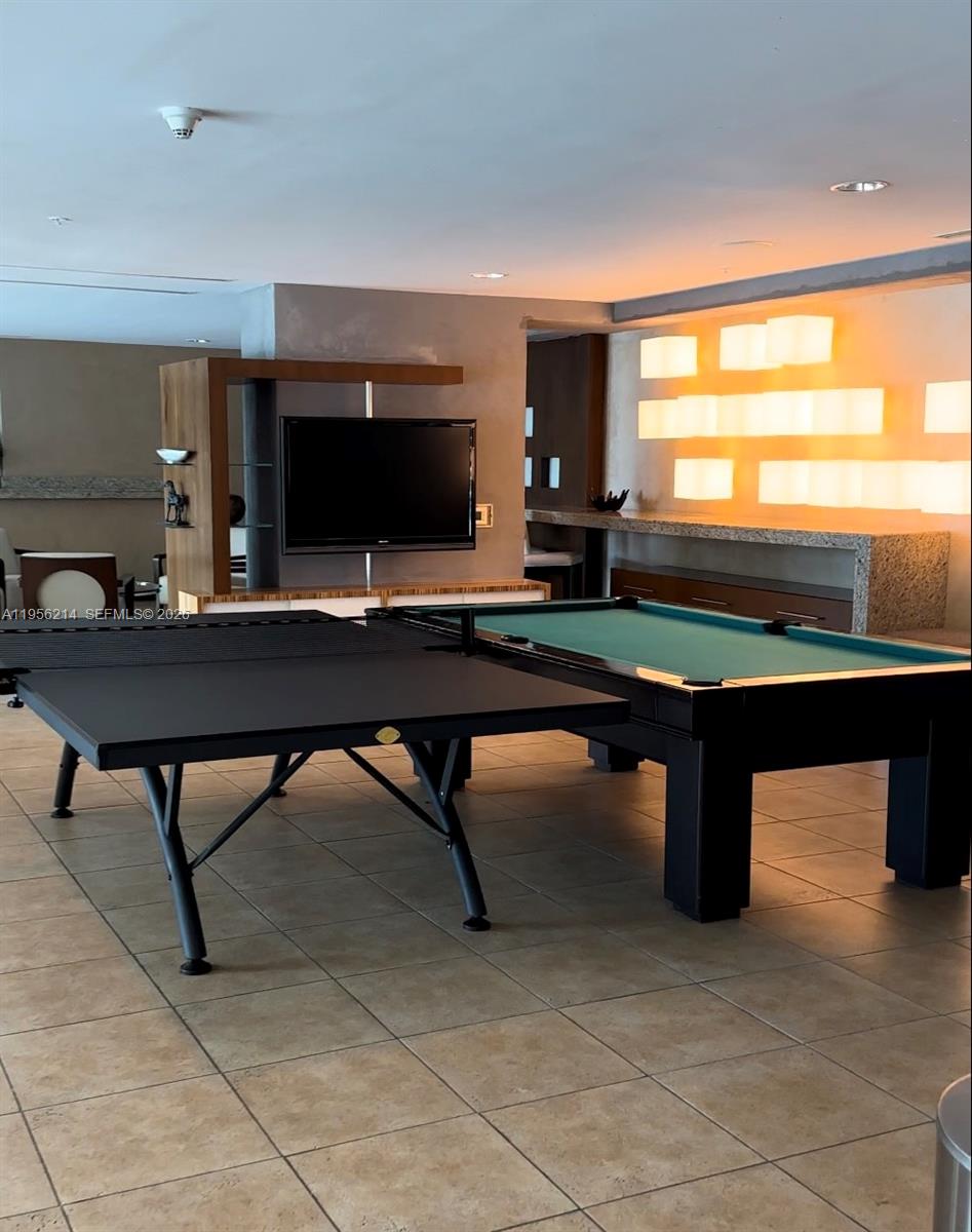 60 SW 13th St #2213, Miami FL 33130
