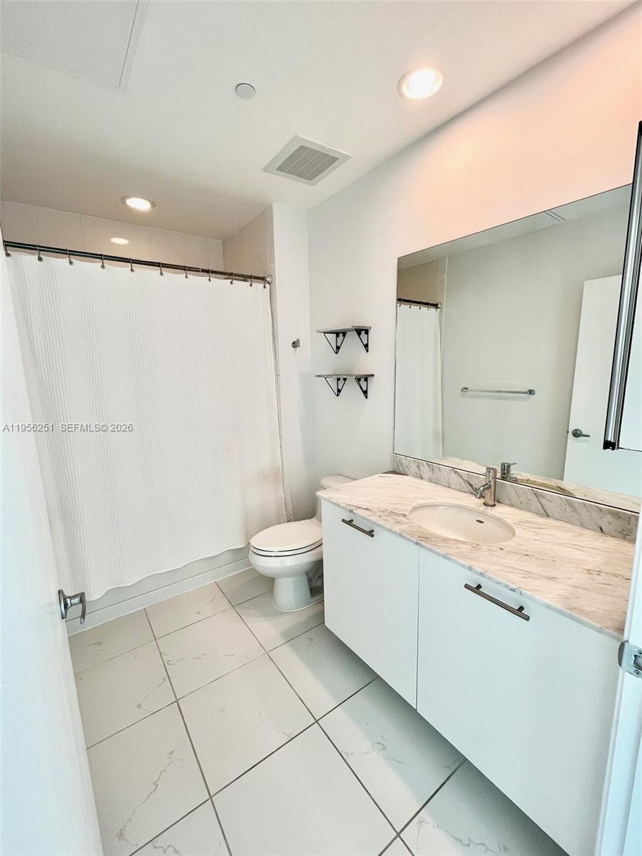 950 Brickell Bay Dr #4603, Miami FL 33131