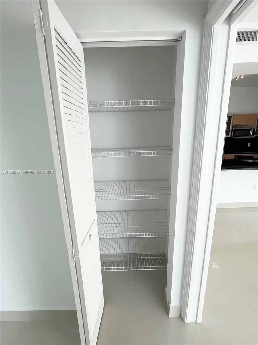 950 Brickell Bay Dr #4603, Miami FL 33131