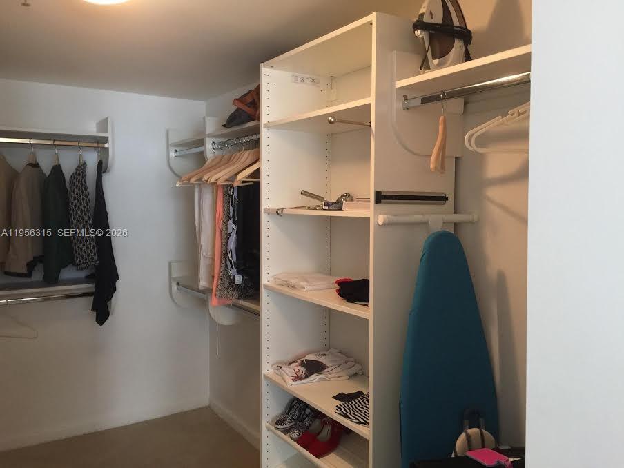 1200 Brickell Bay Dr #1612, Miami FL 33131