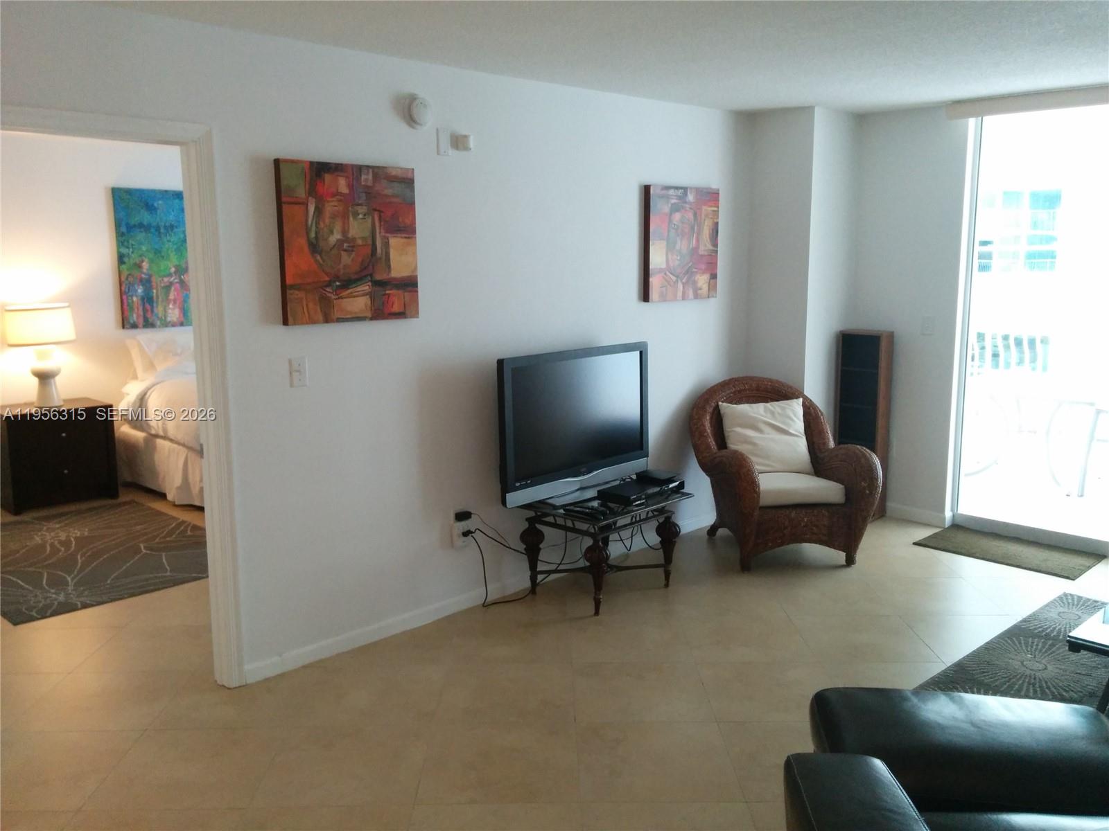 1200 Brickell Bay Dr #1612, Miami FL 33131