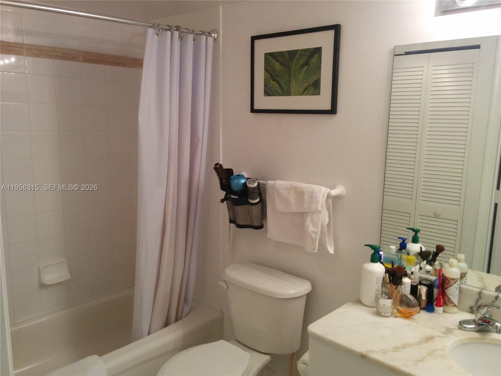 1200 Brickell Bay Dr #1612, Miami FL 33131