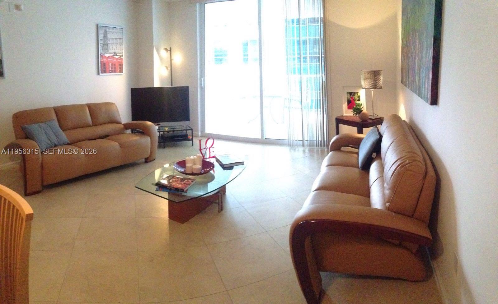 1200 Brickell Bay Dr #1612, Miami FL 33131