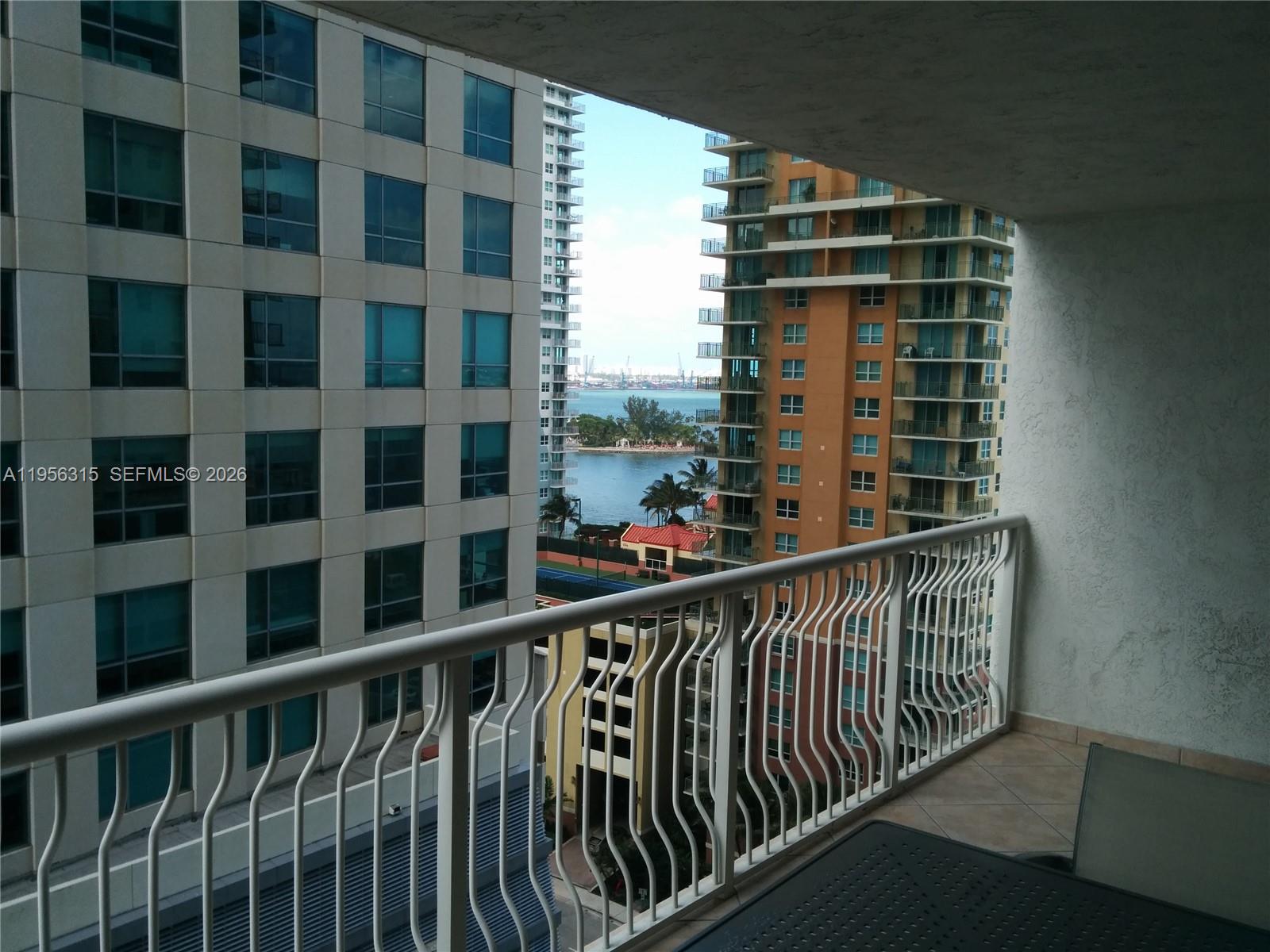 1200 Brickell Bay Dr #1612, Miami FL 33131