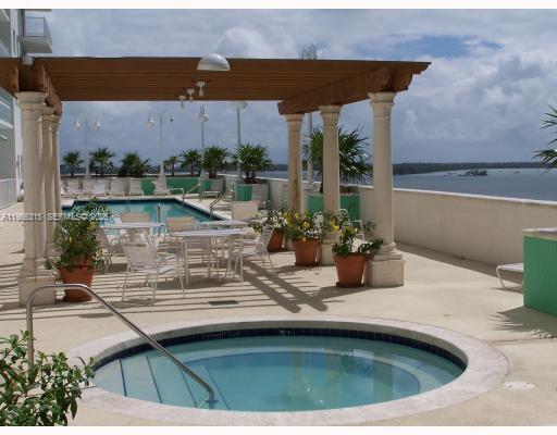 1200 Brickell Bay Dr #1612, Miami FL 33131