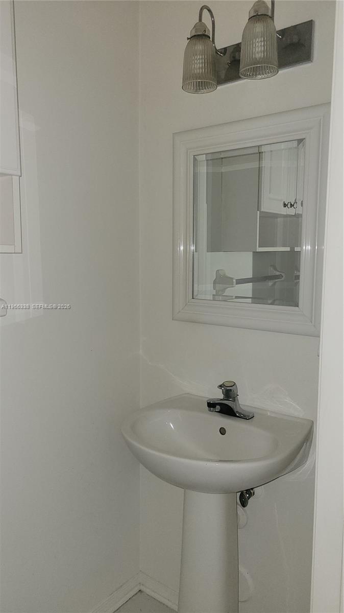 16679 Hemingway Dr, Weston FL 33326