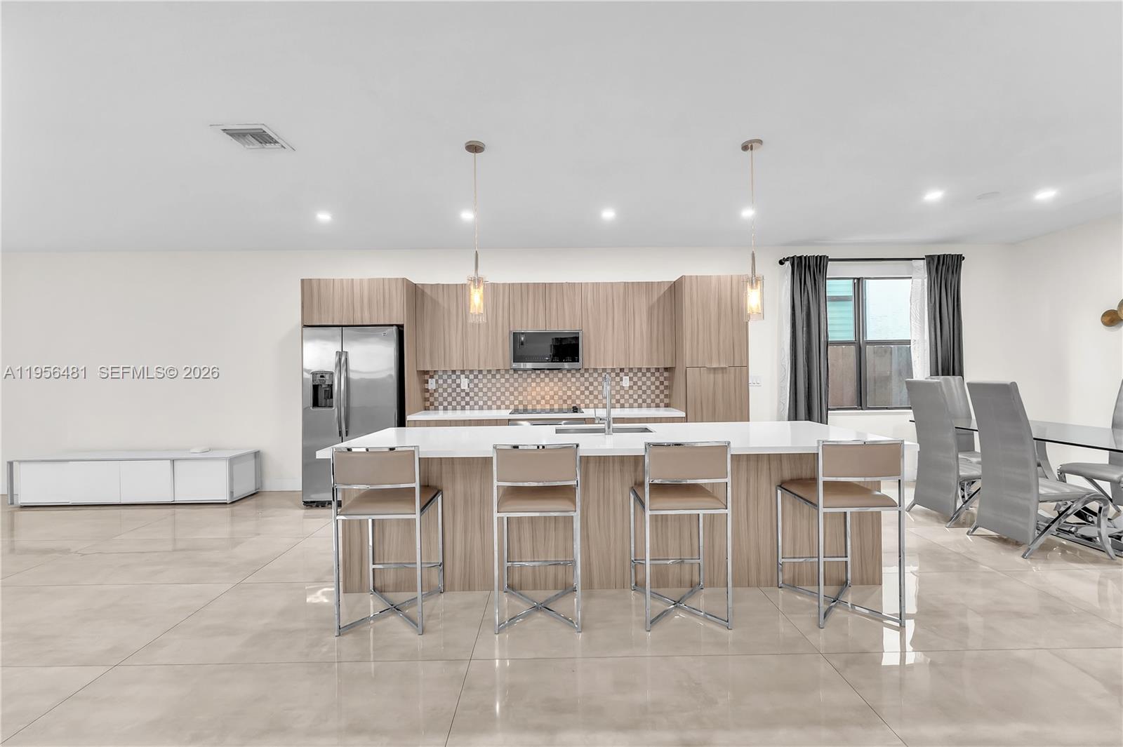 10250 NW 76th Ter, Doral FL 33178