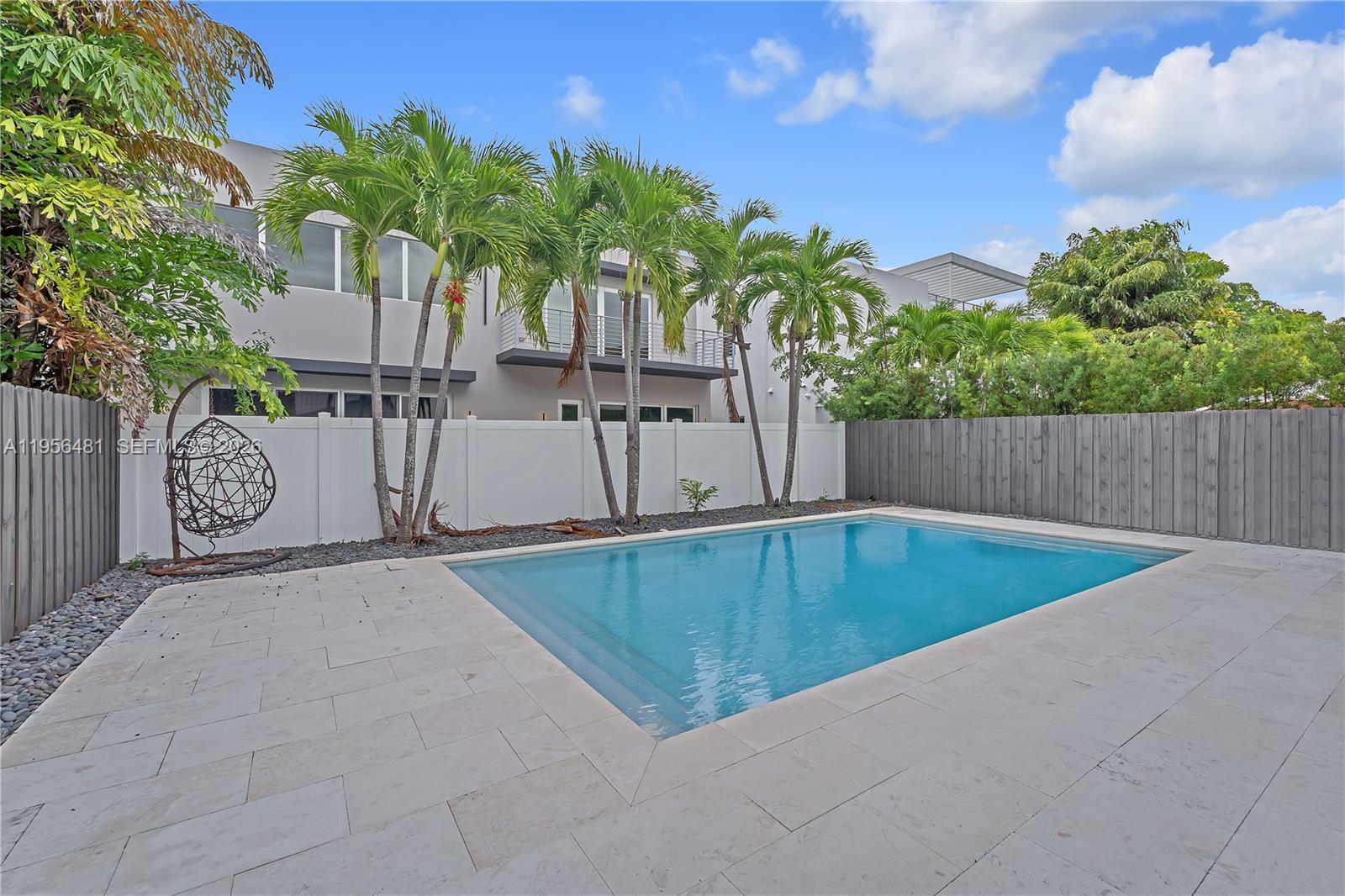 10250 NW 76th Ter, Doral FL 33178