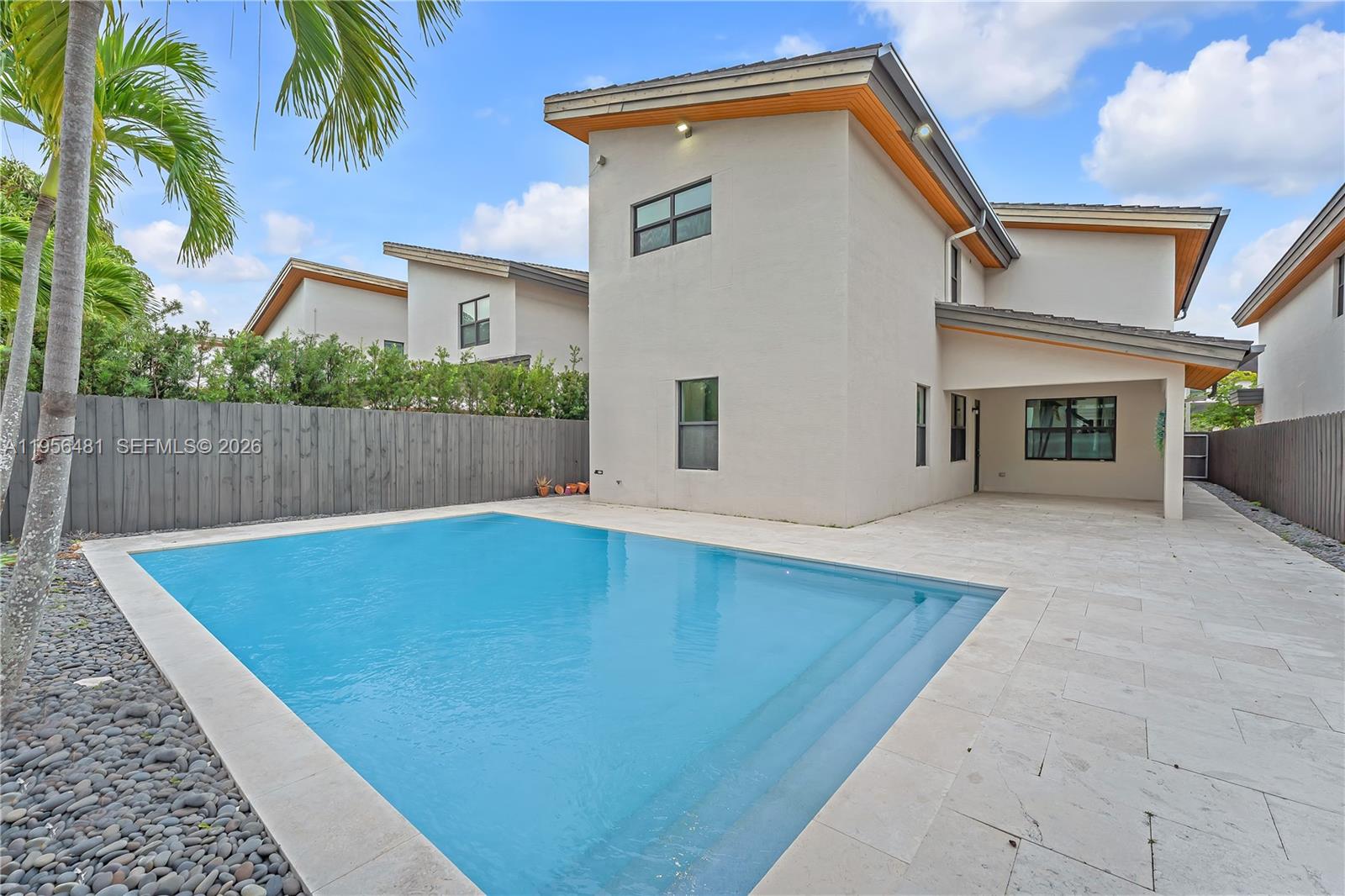 10250 NW 76th Ter, Doral FL 33178