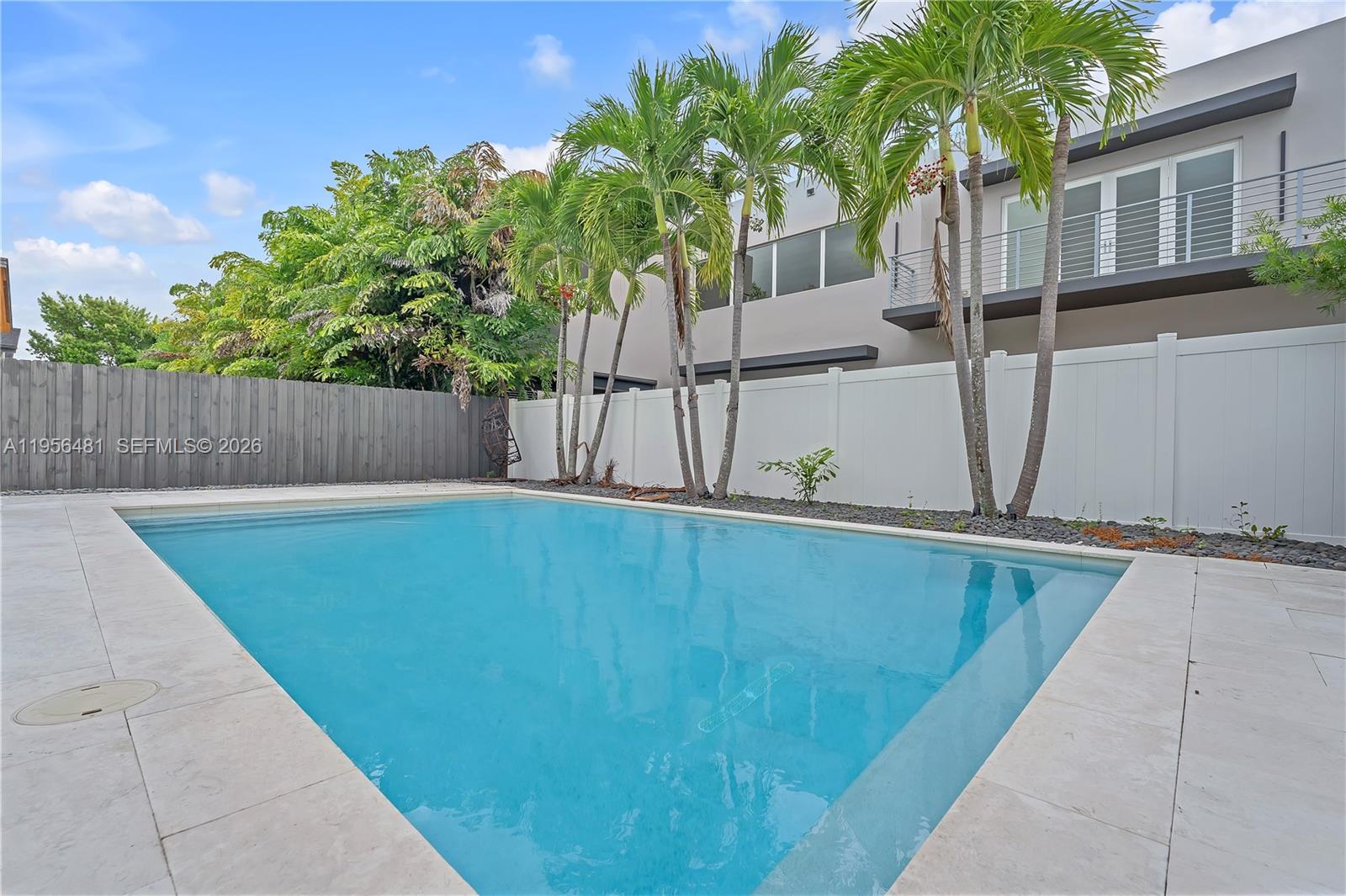 10250 NW 76th Ter, Doral FL 33178