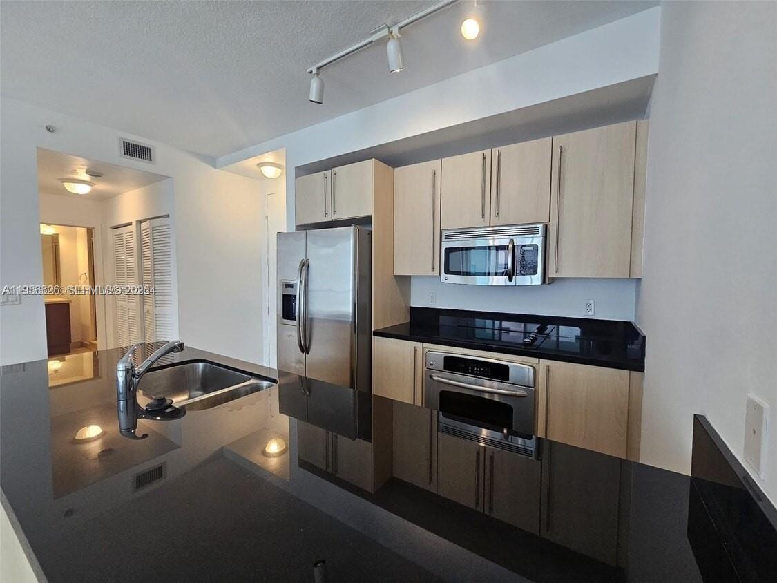 1111 SW 1st Ave #1422-N, Miami FL 33130