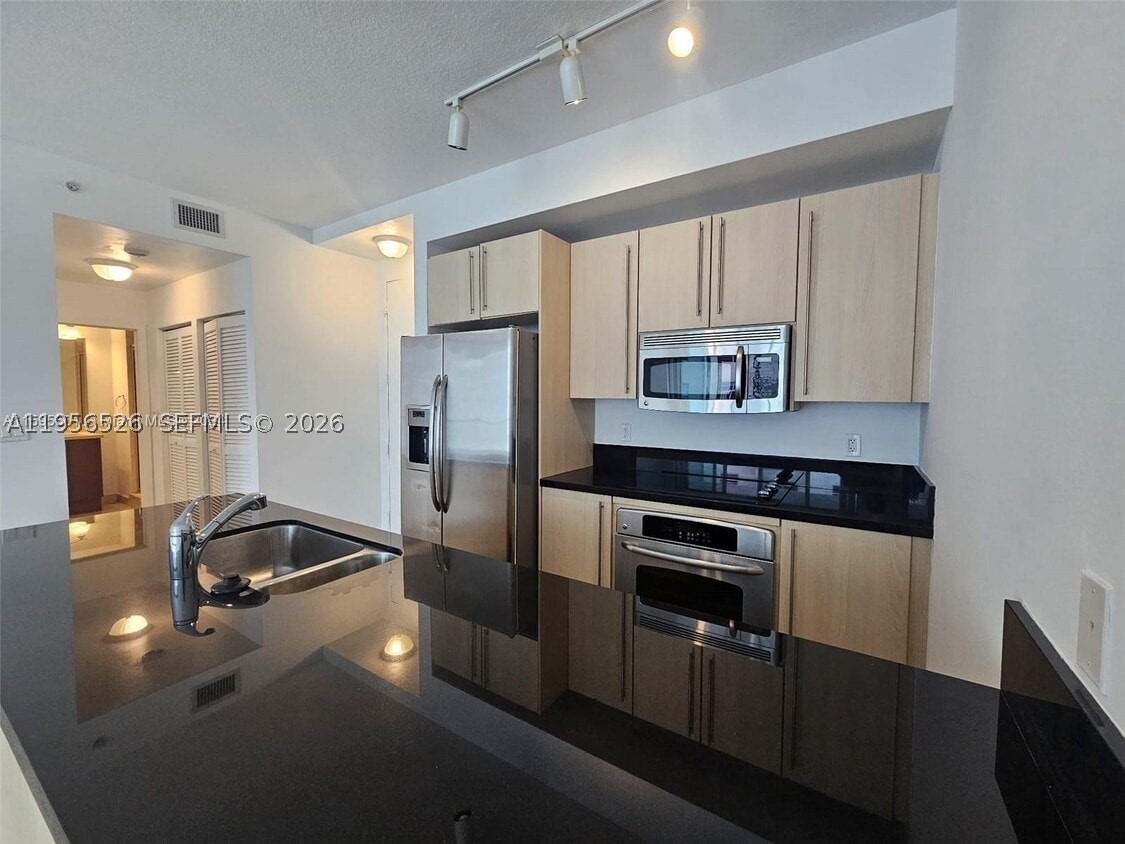 1111 SW 1st Ave #1422-N, Miami FL 33130