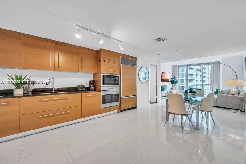 485 Brickell Ave #1711, Miami FL 33131