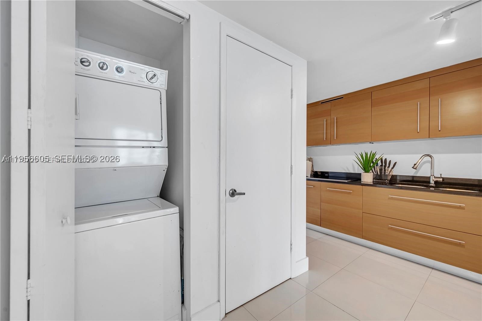 485 Brickell Ave #1711, Miami FL 33131
