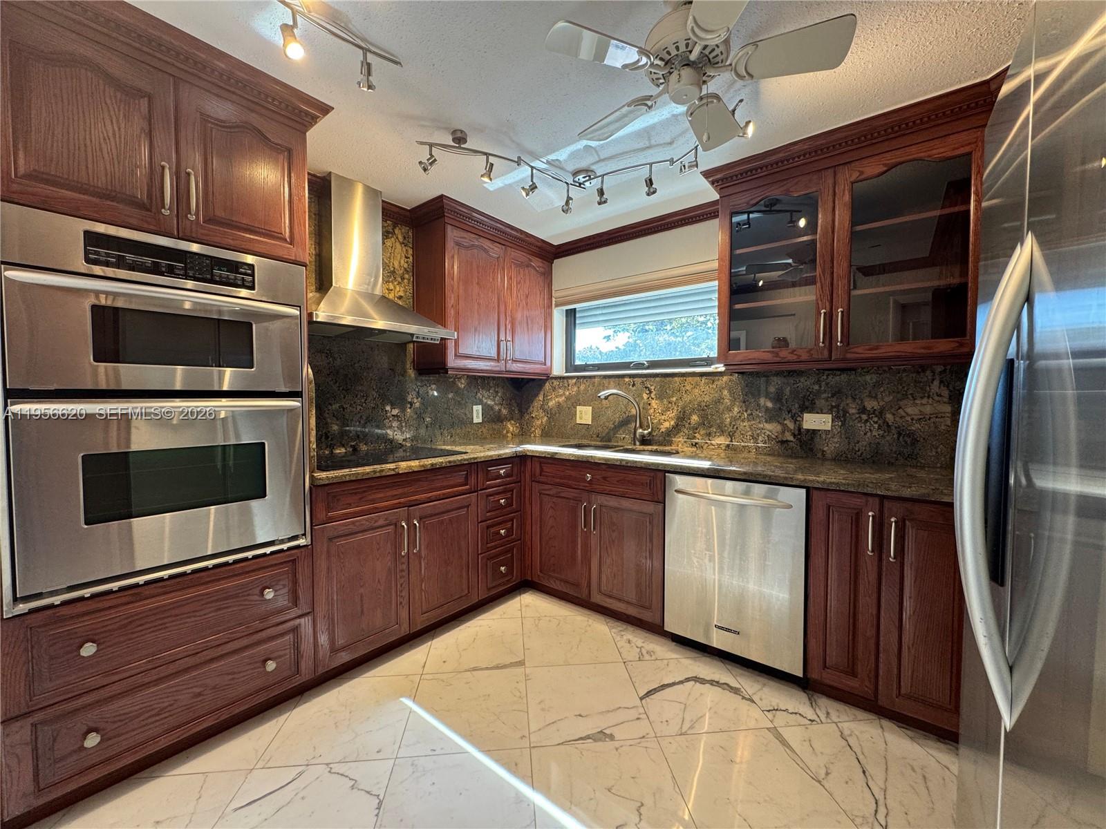 4800 Bayview Dr #206, Fort Lauderdale FL 33308