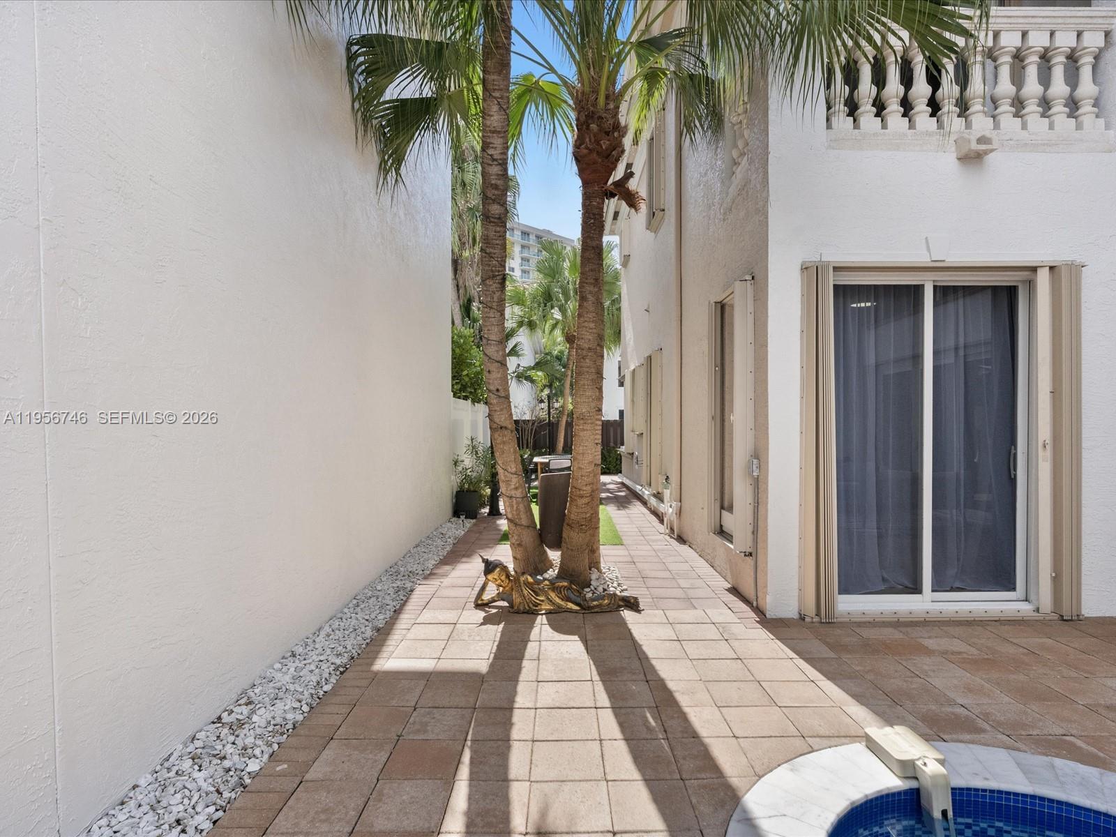 3960 194th Trl, Sunny Isles Beach FL 33160