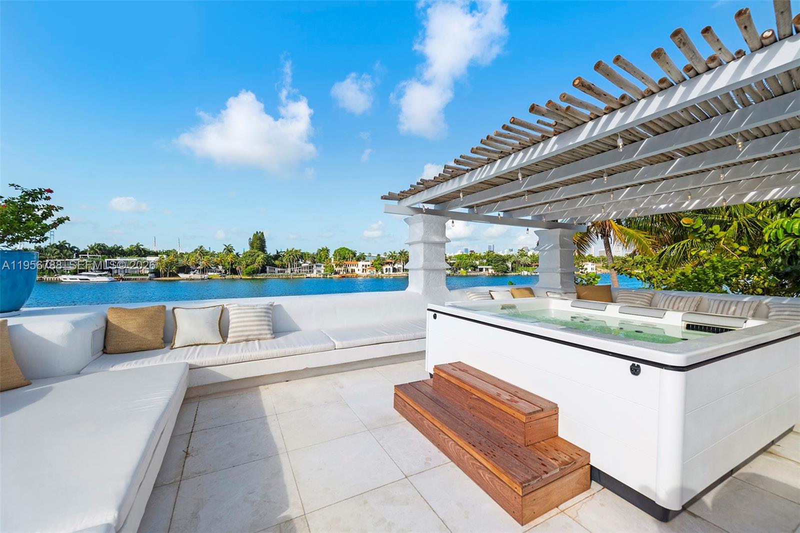 24 S Hibiscus Dr, Miami Beach FL 33139