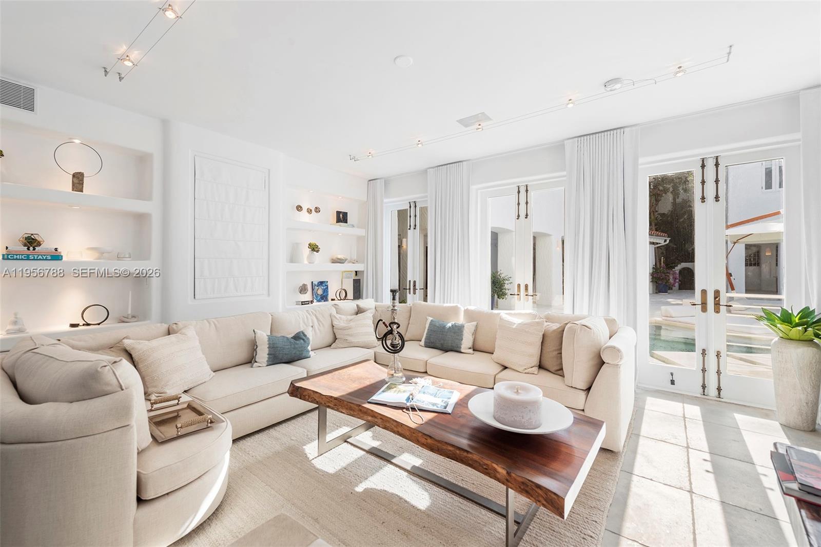 24 S Hibiscus Dr, Miami Beach FL 33139