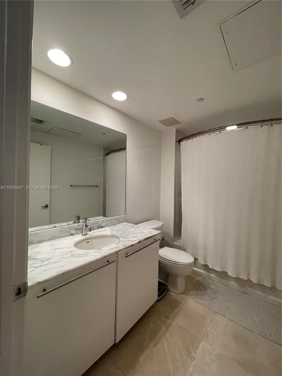 950 Brickell Bay Dr #1402, Miami FL 33131