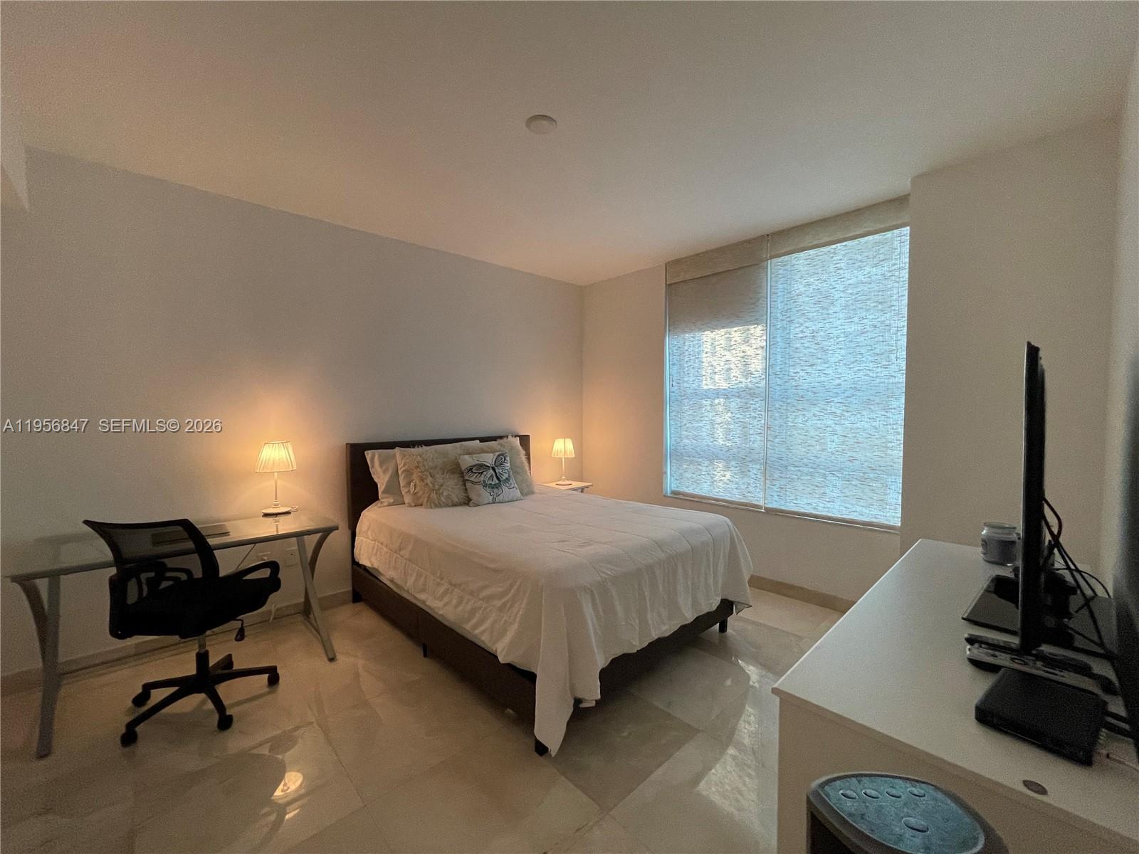 950 Brickell Bay Dr #1402, Miami FL 33131