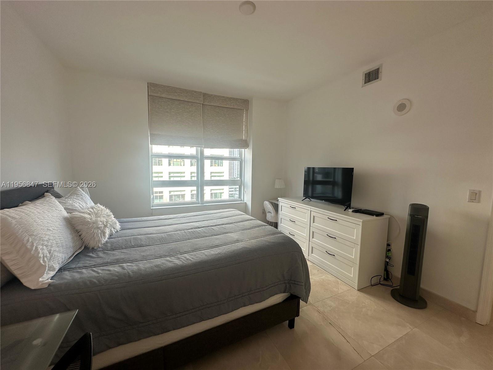 950 Brickell Bay Dr #1402, Miami FL 33131