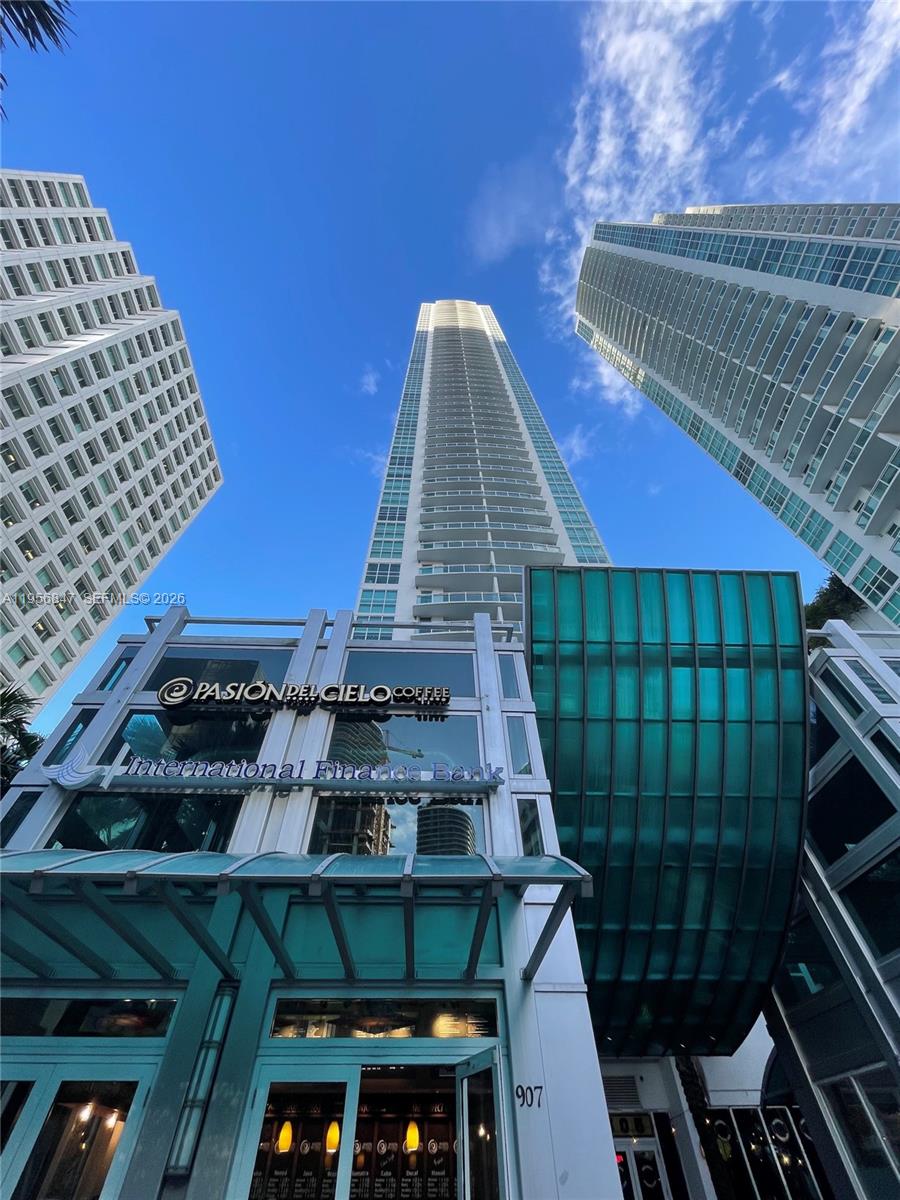 950 Brickell Bay Dr #1402, Miami FL 33131