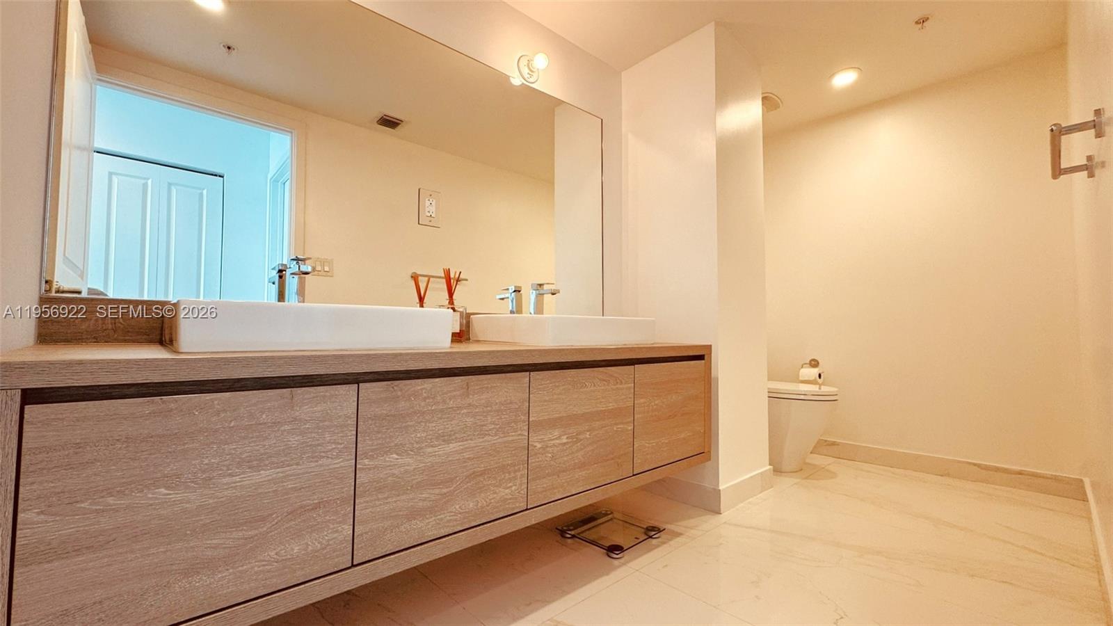 400 Sunny Isles Blvd #1906, Sunny Isles Beach FL 33160